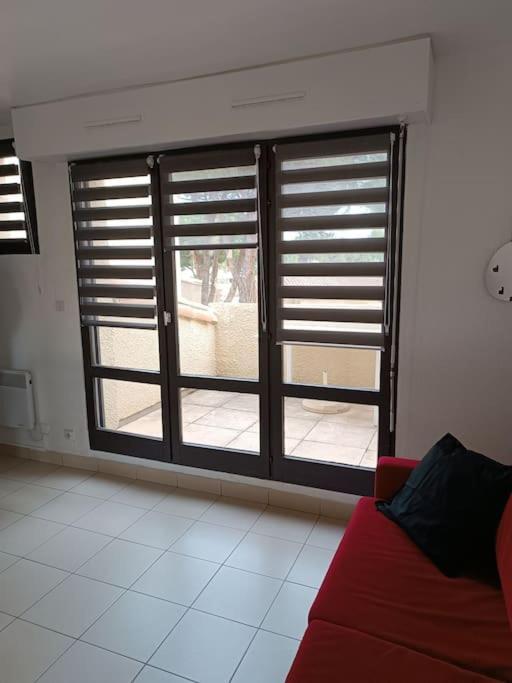 Apartment Renove Dans De Avec Grande Piscine Chauffee, Parking Et Terrasse Agde