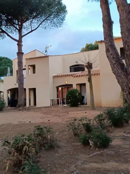 Renove Dans De Avec Grande Piscine Chauffee, Parking Et Terrasse
