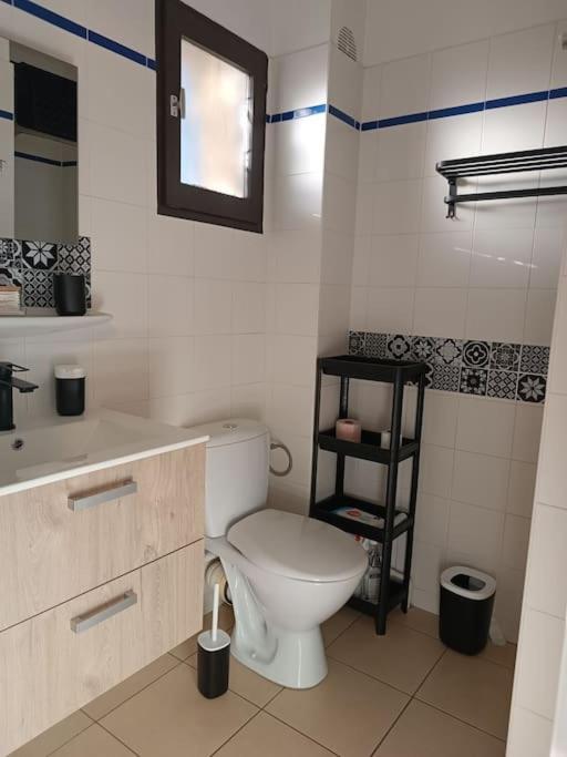 Renove Dans De Avec Grande Piscine Chauffee, Parking Et Terrasse
