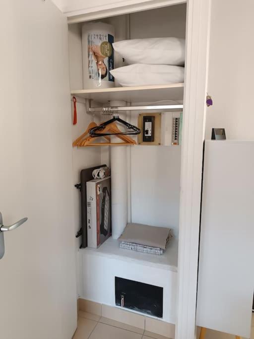Apartment Renove Dans De Avec Grande Piscine Chauffee, Parking Et Terrasse