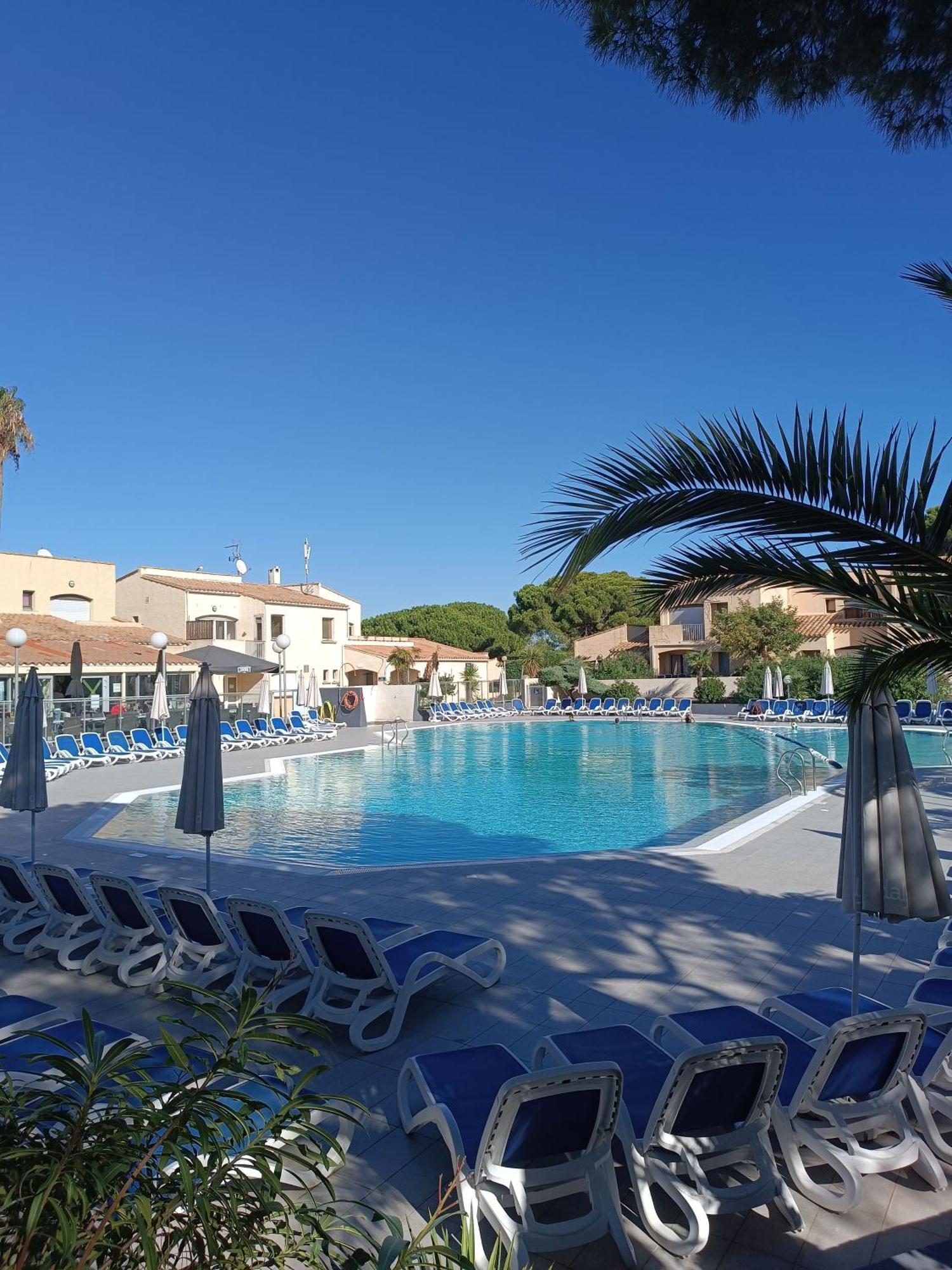 Apartment Renove Dans De Avec Grande Piscine Chauffee, Parking Et Terrasse